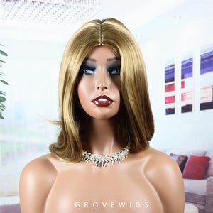 Brown wig ,Trendy Light Brown Ombre long wavy Wig - Voluminous Waves with Center Part & Long Bangs, cosplay wig