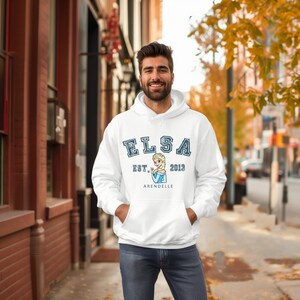 Sudadera con capucha de Elsa, Princesa Disney, Sudadera para viaje a Disney, Sudadera a juego para la familia, Viaje familiar a Disney, Regalo, Sudadera de cuello redondo de Elsa, Sudadera con capucha de Elsa imagen 2