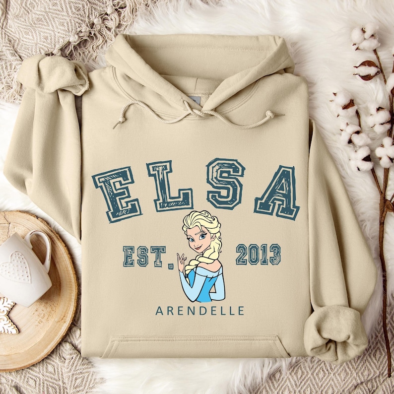 Sudadera con capucha de Elsa, Princesa Disney, Sudadera para viaje a Disney, Sudadera a juego para la familia, Viaje familiar a Disney, Regalo, Sudadera de cuello redondo de Elsa, Sudadera con capucha de Elsa imagen 1