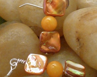 Earrings mother of pearl gold brown square with orange round pierced