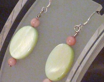 Earrings mother of pearl green oval pink rounds pierced