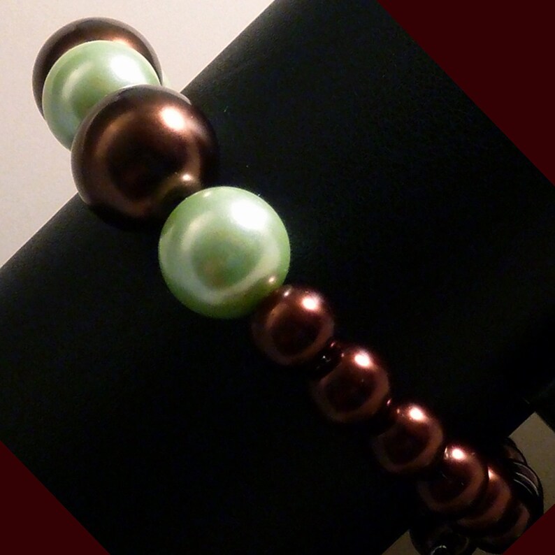 Bracelet of pearls in chocolate and soft green, large, memory wire image 3