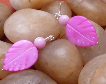 Earrings mother of pearl pink leaf