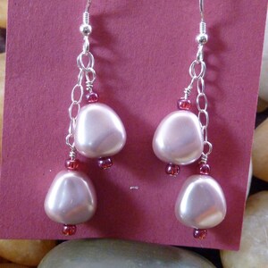 Earrings of dual Czech pearlized nuggets in pink pastel image 2