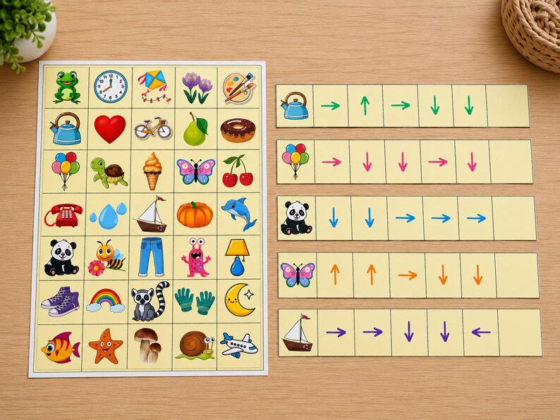 Pu&ograve; includere: Un colorato gioco educativo con carte illustrate raffiguranti vari oggetti e carte direzionali abbinate. Le carte includono immagini di un bollitore, un cuore, una bicicletta e altro ancora. Le carte direzionali hanno frecce.