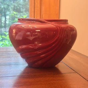 Vintage 80’s Haeger Pottery Vase Jardiniere Burgundy