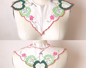 Scalloped embroidered collar