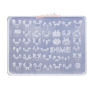 Puede incluir: Un molde rectangular transparente con varios diseños de emoji, incluyendo caras, ojos y símbolos. El molde tiene el texto "SHIMEI" y "Sophie & Toffee" impreso. Los diseños de emoji son de diferentes formas y tamaños.