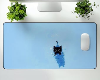 Niedliche schwimmende Katze als Schreibtischmatte fürs Büro