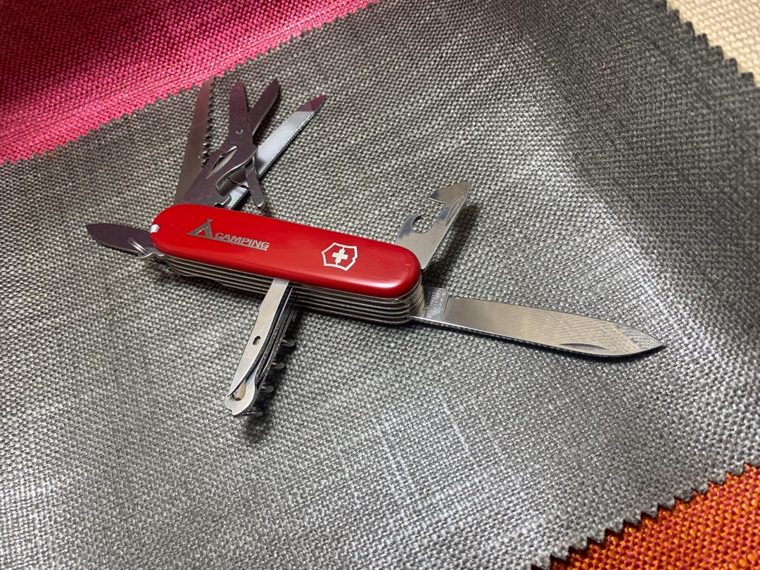 The Victorinox Ranger Swiss Army Knife is a Standard Sized 91mm / 3 1/2 ...