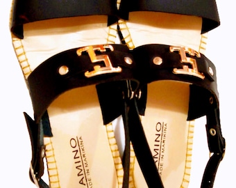 Modieuze platte zomersandalen voor dames met gespen en studs