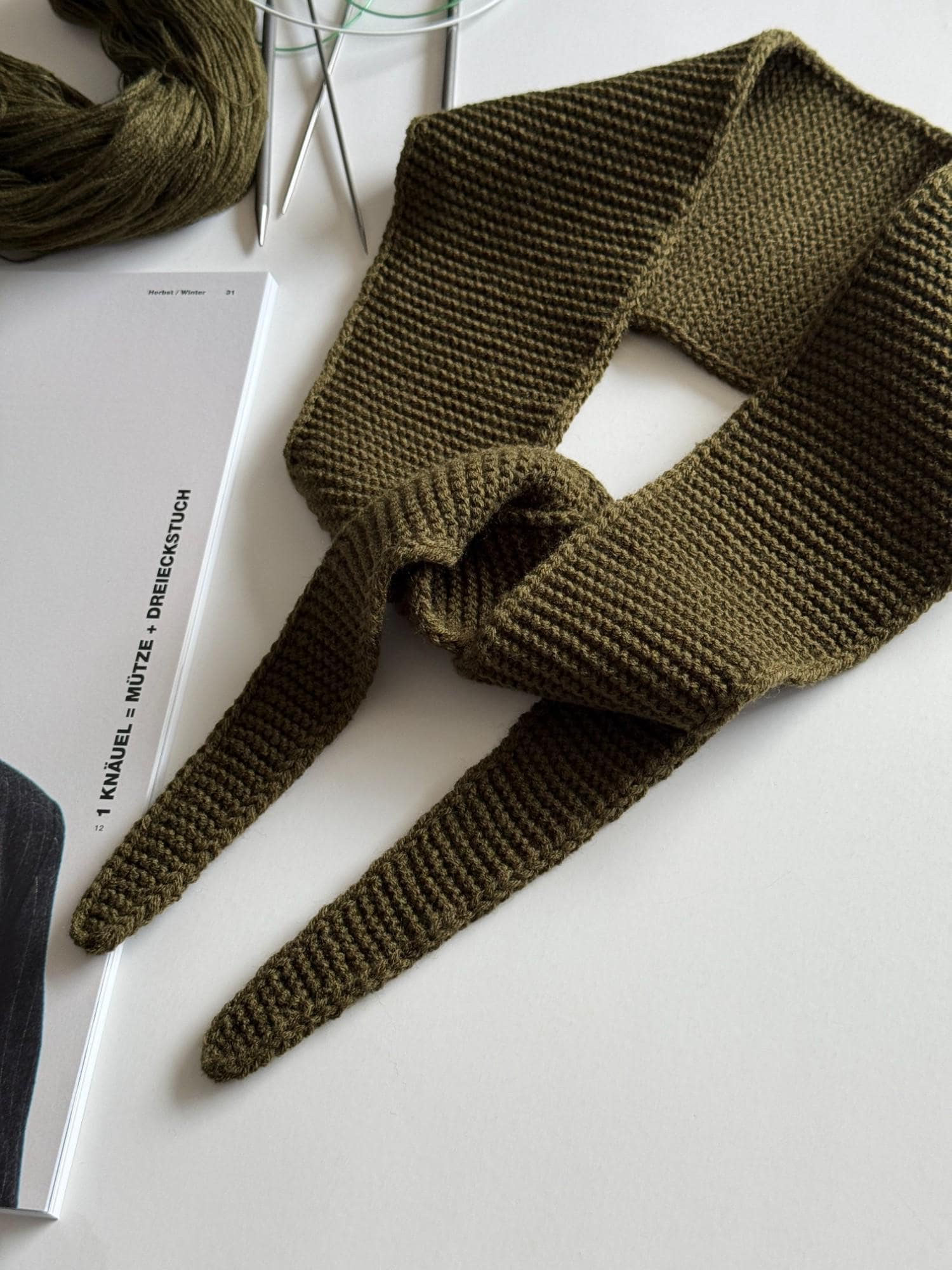 ダークモスアーミーグリーン 手編みソフィースカーフ V2 120 cm