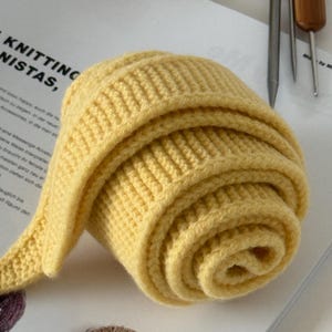 Handgebreide Sophie-sjaal van 100% merinowol 120 cm | Kleine gebreide sjaal | Halsdoek | Gepersonaliseerde cadeau Light Yellow