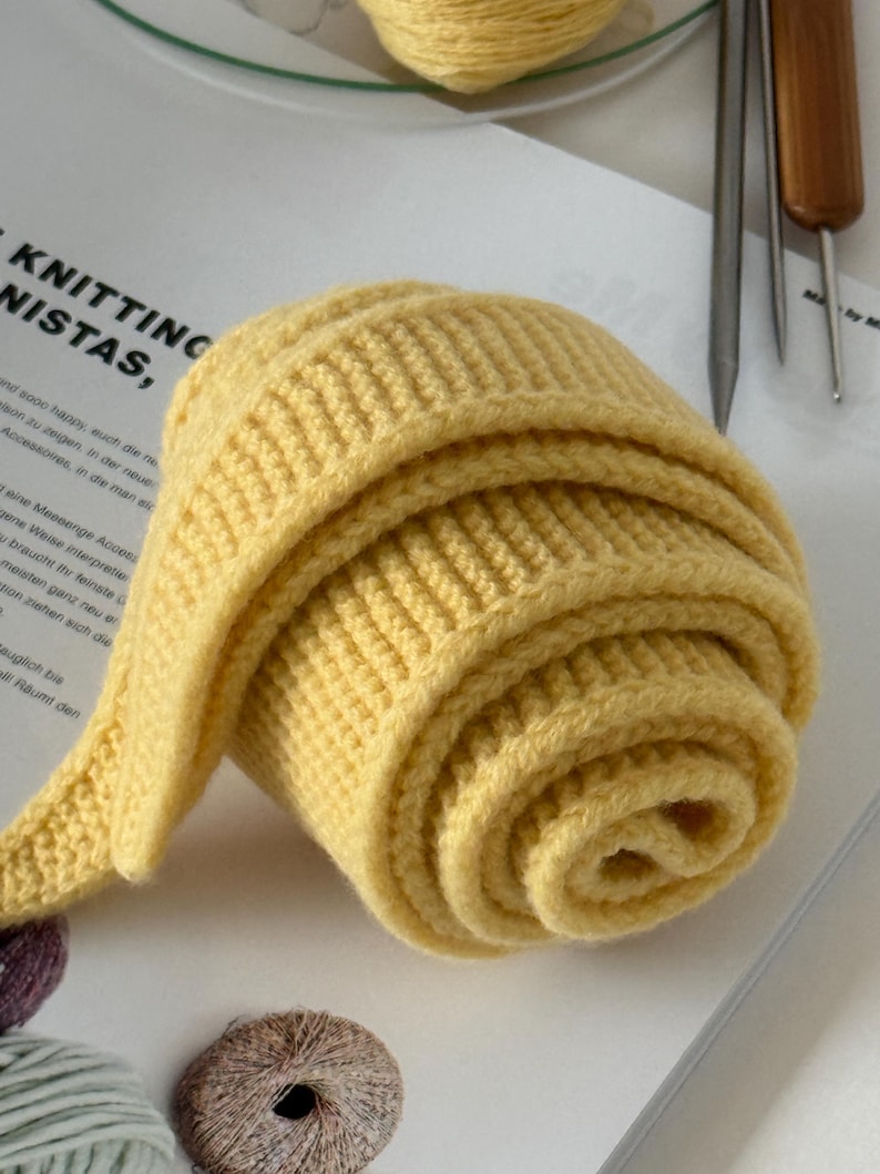 Handgebreide Sophie-sjaal van 100% merinowol 120 cm | Kleine gebreide sjaal | Halsdoek | Gepersonaliseerde cadeau Light Yellow