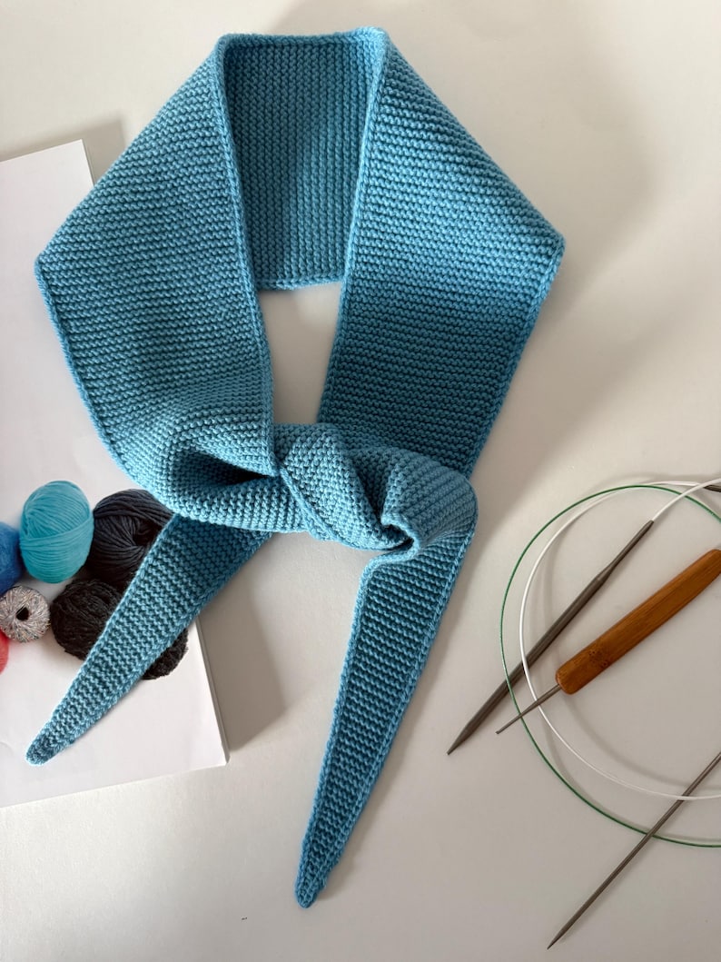 Handgebreide Sophie-sjaal van 100% merinowol 120 cm | Kleine gebreide sjaal | Halsdoek | Gepersonaliseerde cadeau Steel Blue