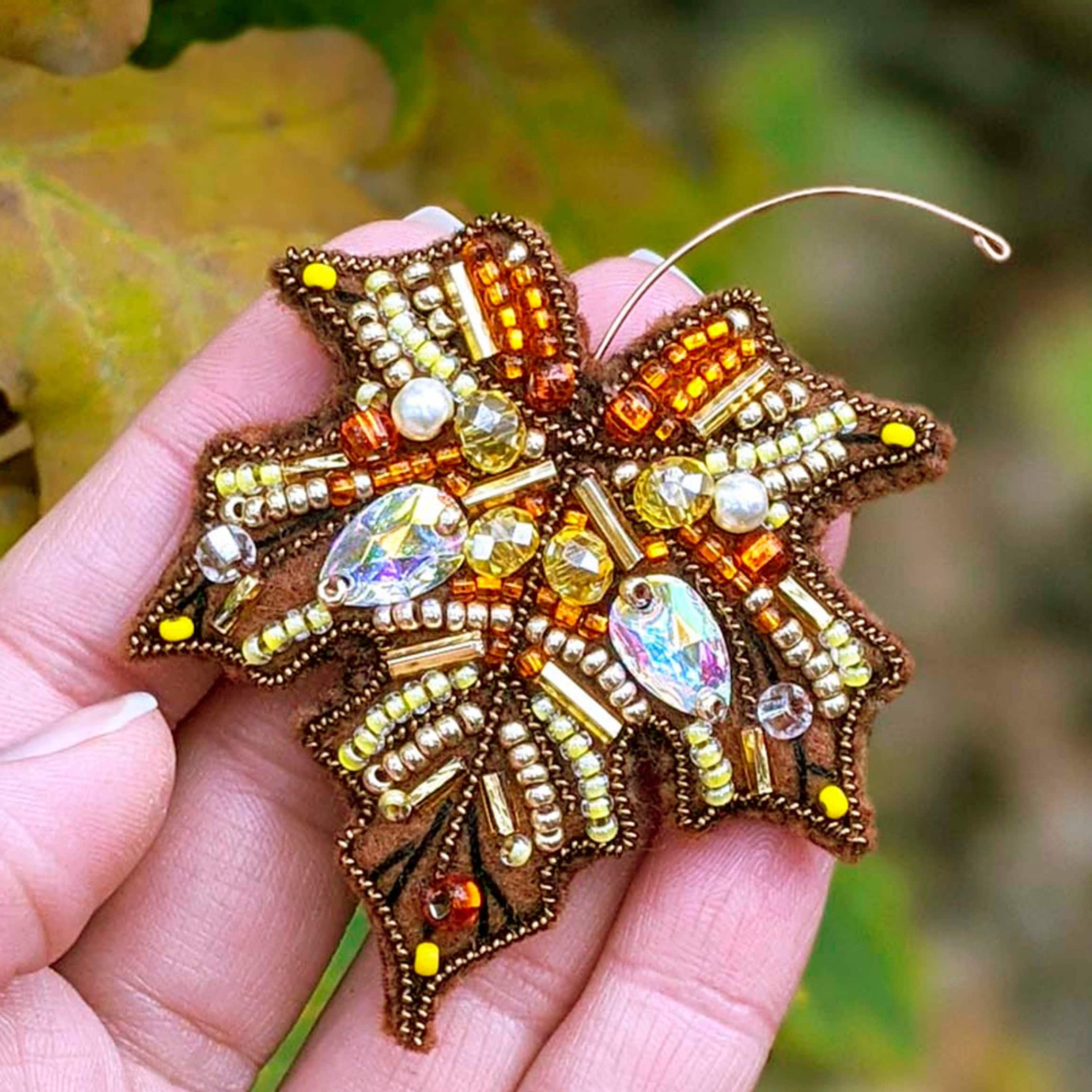 メープルリーフブローチ - Etsy 日本