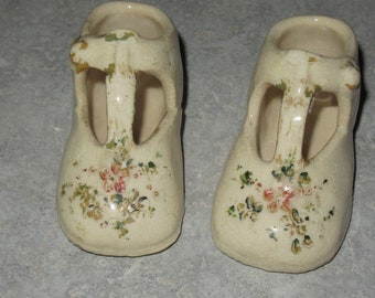 Brush McCoy Pottery pair Mary Jane baby Shoe planter cold painted floral souvenir Blairstown NJ