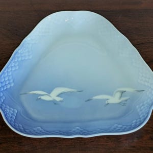 Flying Seagulls triangular PLATE Bing & Grondahl  Copenhagen Denmark