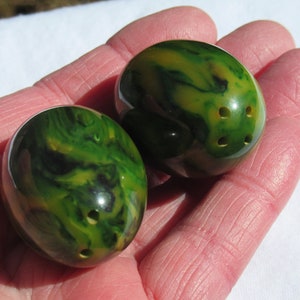 Bakelite cream spinach green yellow swirl small EGG salt & pepper vintage SHAKERS