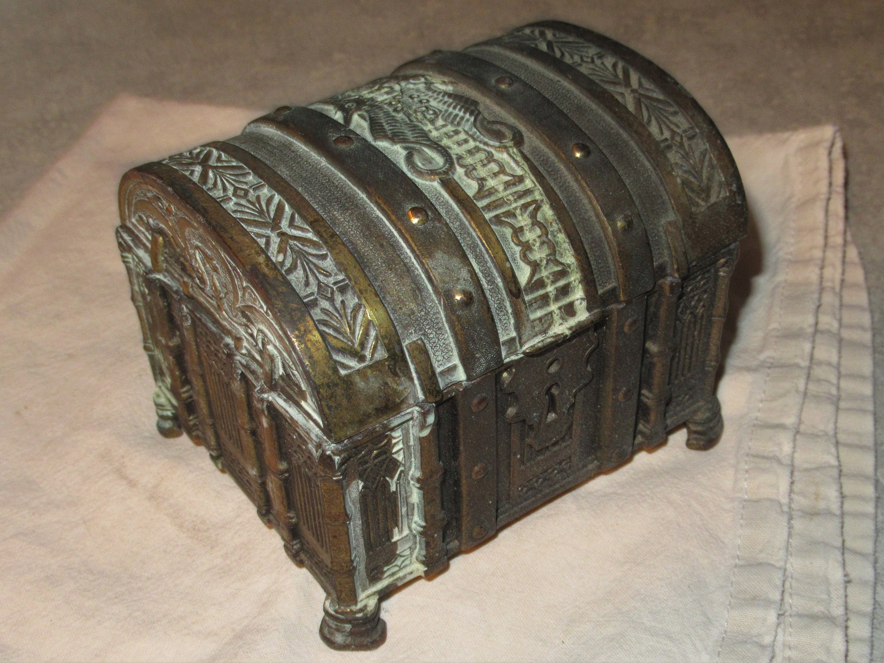  SICOHOME Treasure Box,5.9 Vintage Small Trunk Box for
