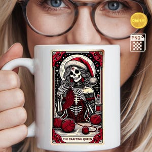 The Crafing Queen Skeleton - Carte de tarot de Noël, Noël squelette, père Noël squelette, carte de tarot de Noël, squelette à tricoter, tricot tarot