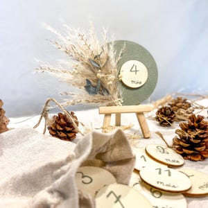 Pregnancy milestone card, baby in dried flowers / unique and decorative souvenir for photos and birth / personalized gift / baby's first year