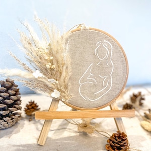 Annonce grossesse/ couronne fleurs séchées femme enceinte/ tableau femme fleuri femme enceinte/ annonce/grossesse/ bébé pour 2025/