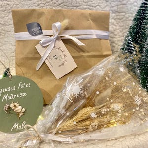 Coffret cadeau personnalisé/ cadeau saint Valentin/ carte à suspendre personnalisée/ mini bouquet Pampa/ coffret cadeau fleurs séchées/