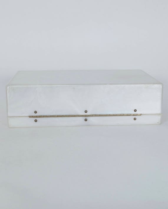 Vintage white mother of pearl Lucite box purse, 1… - image 3