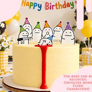 Pode incluir: Um bolo redondo com cobertura lisa amarelo-clara e um líquido vermelho a escorrer pelo lado. Seis topos de bolo com personagens brancas de desenhos animados com chapéus de festa coloridos estão inseridos. Uma personagem segura uma faca com o número 20, outra está deitada com o número 19.
