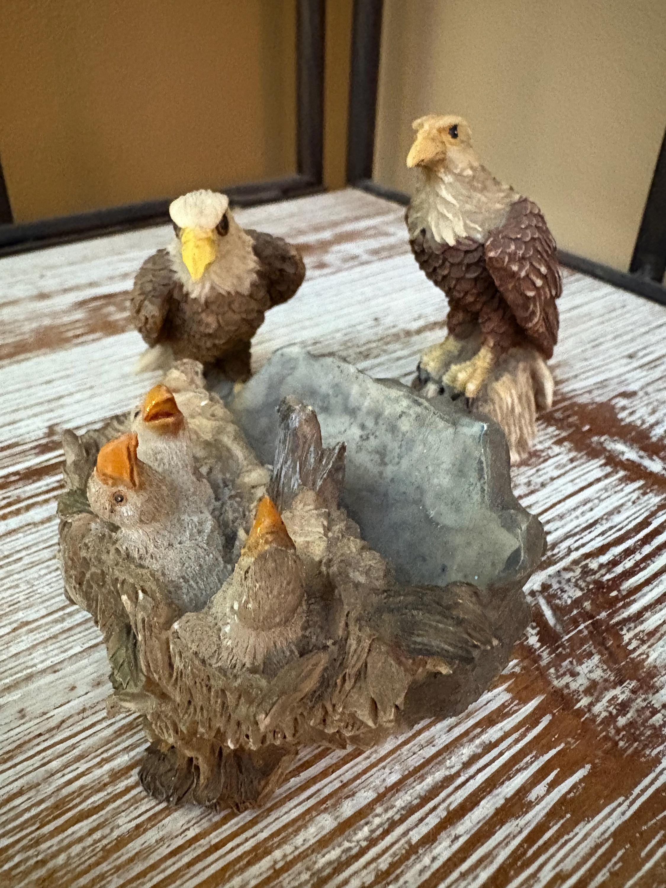 Bald Eagles フィギュリン 親子 ヒナ China Eagle Figurine - Etsy