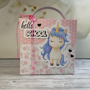 Cadeau d'inscription scolaire, boîte licorne, rentrée scolaire fille, cadeau écolier, mini cartable, inscription scolaire rose, cornet de bonbons, école filles