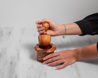 Olive Wood Mortar and Pestle Set - Traditional Herb Grinder for Kitchen Decor - Natural Wooden Kitchenware Tool - Rustic Garlic Crusher