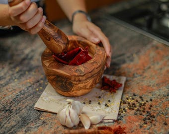 Olive Wood Mortar & Pestle - Handmade Herb Spice Grinder - Rustic Garlic Crusher for Artisan Cook Gift - Natural Wooden Kitchen Tool