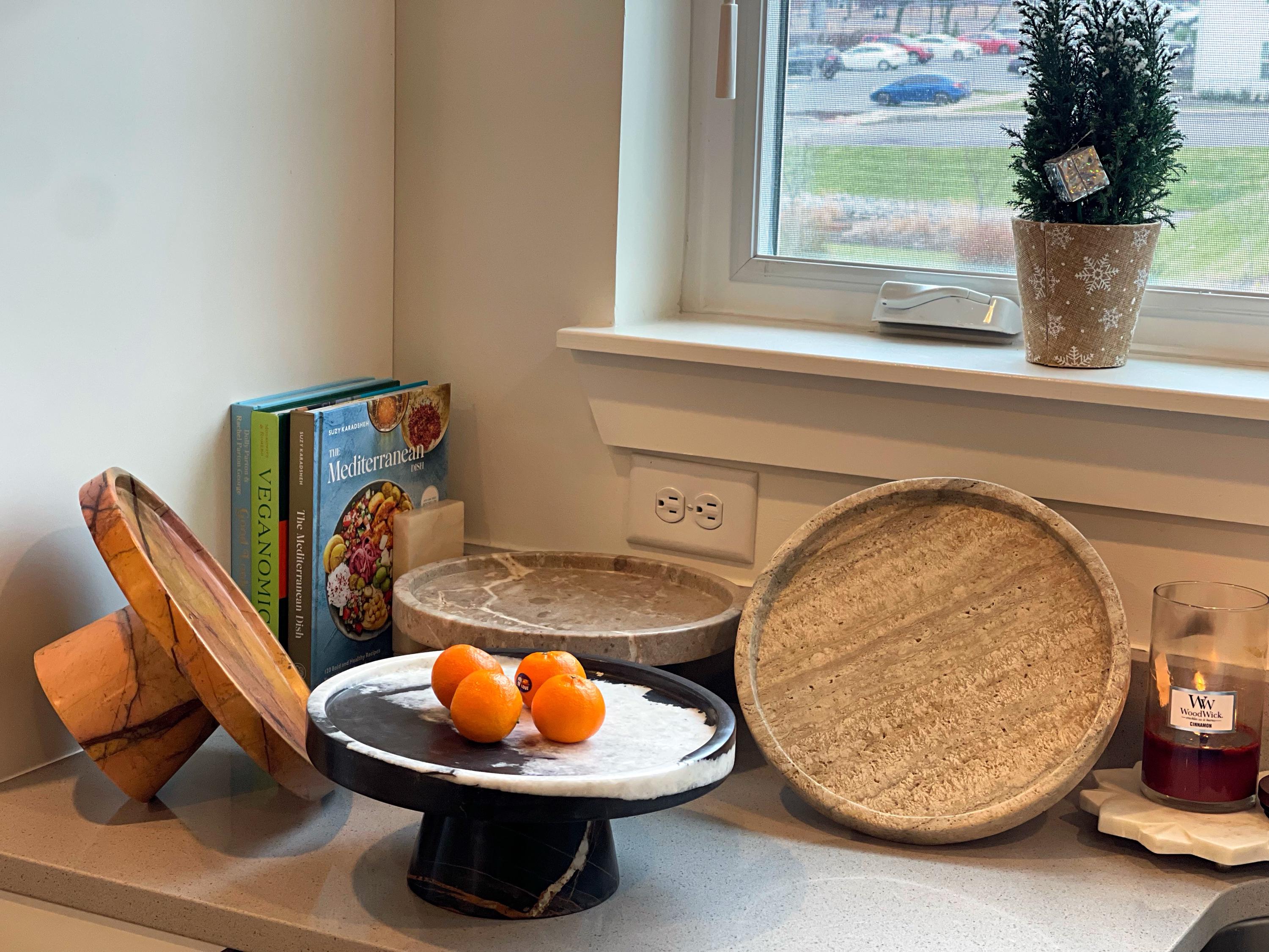Handmade Black & White Marble Centerpiece: Artisan Cake Stand