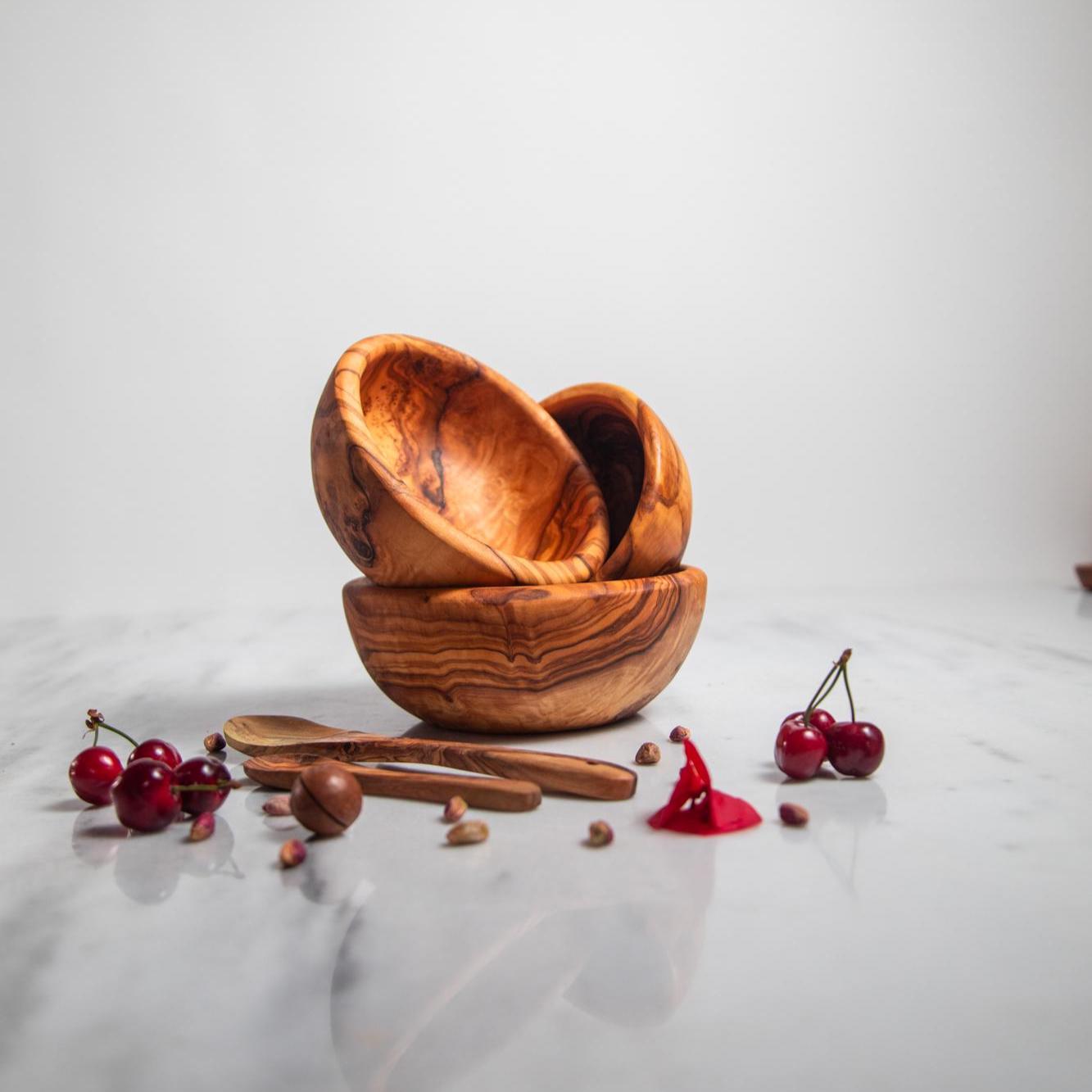 Handmade Olive Wood Salad Bowl - Rustic Serving Bowl for Salads, Fruits, and Kitchen Décor - Image 1