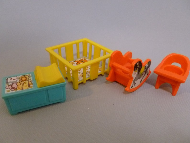 Vintage Fisher Price Little People 952 House Nursery Furniture Play Pen Changing Table
