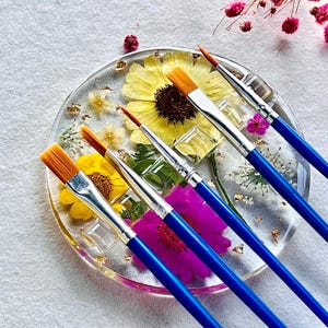 Portapinceles de resina, reposapinceles, flores prensadas, copos de oro, regalos para artistas, regalo para pintores, reposaplumas, portalápices, manicura.
