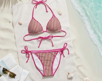 ストライプ柄トライアングルビキニセット、ピンクブラウンストライプホルタービキニ、サイドタイストリング水着、調節可能なツーピースビーチウェア（女性用）