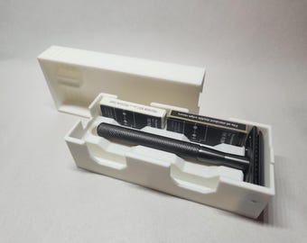 Manscaped the Plow 2.0 - Travel Case - Built-in Razor Stand - Locking Lid - Holds 4 Blade Packs