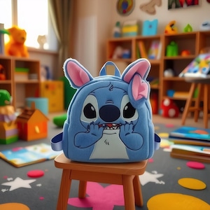 Mochila de peluche de Disney Stitch: adorable mochila de dibujos animados japoneses para niños, mochila escolar de gran capacidad, regalo divertido.