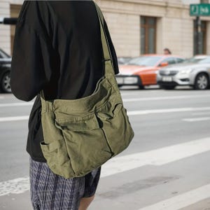 Sac à bandoulière décontracté en toile pour femme - Grand sac messager, élégant sac à main d'école et de travail de couleur unie