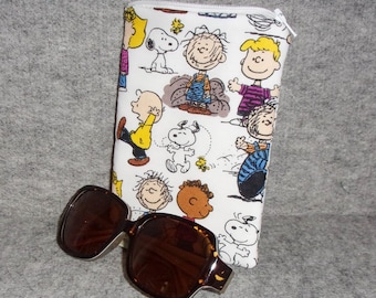 Peanuts Gang Eyeglass or Sunglasses Case - Zipper Top - Padded Zippered Pouch - Charlie Brown - Snoopy - Woodstock - Peppermint Patty