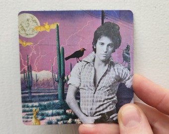 Bruce Springsteen Collage Magnet / Original Collage Magnet / Gruselige Kunst / Fledermaus Collage / Halloween Magnet / Geschenk für Musikliebhaber / Der Boss