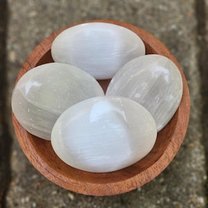 round selenite palm stones / worry stone / meditation stone / pocket crystal / selenite crystal / meditation crystal / selenite crystal