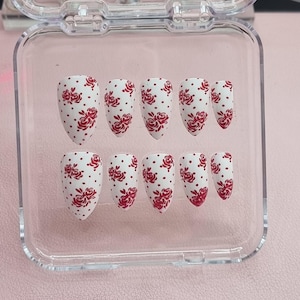 Floral Press On Nails: Romantic Wedding & Valentine&#39;s Day Nail Art