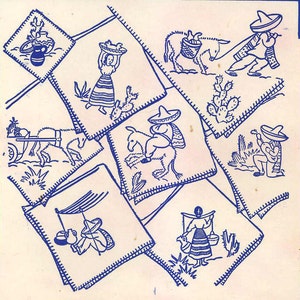 Peut inclure: Un ensemble de huit carrés brodés bleus et blancs représentant différentes scènes de la vie mexicaine, notamment une femme portant un panier sur la tête, un homme monté sur un âne et un homme jouant de la guitare.