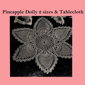 Puede incluir: Primer plano de un encaje de piña tejido a crochet con un diseño de estrella. El encaje es blanco y tiene una textura delicada y de encaje.