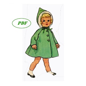 Può includere: Illustrazione di una bambola con un cappotto verde e un cappuccio abbinato con finiture bianche. La bambola ha i capelli biondi e indossa calzini bianchi e scarpe nere. L'immagine include il testo "PDF" in un ovale verde.