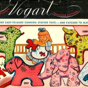 Puede incluir: Un patrón de costura vintage para cuatro juguetes de peluche: un cordero verde llamado Starlight, un perro rosa llamado Spot, un elefante morado llamado Chang y un gato amarillo llamado Tabby. El patrón incluye instrucciones para hacer los juguetes y parches a juego.